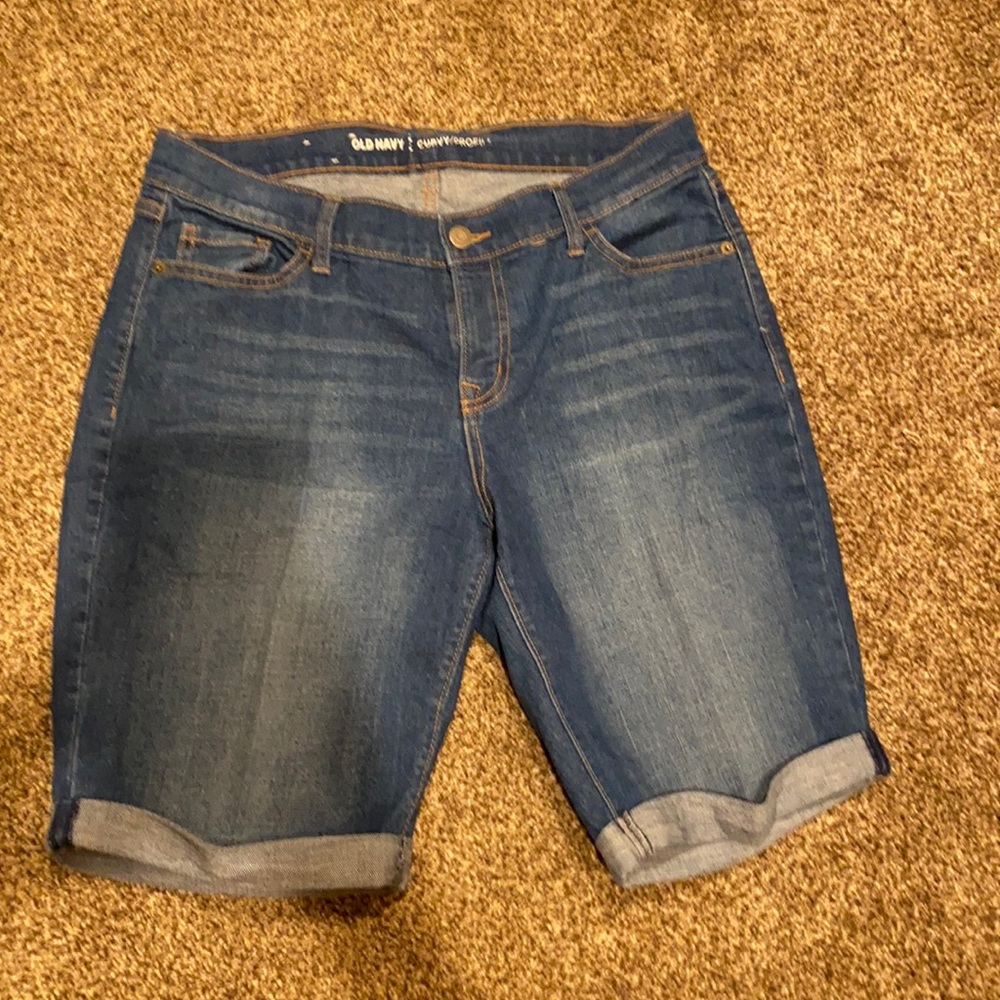 KNEE LENGTH SHORTS